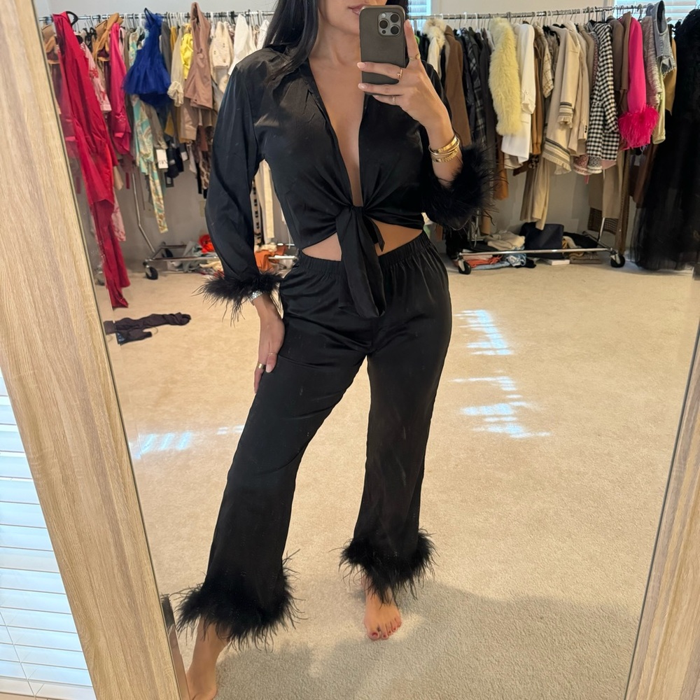 Two piece feather set